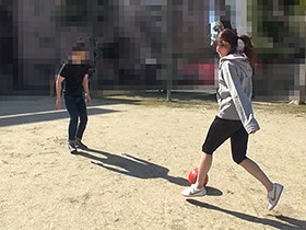 『学生時代は部活ばっかりやってました！』 サバサバした性格の美人アスリートが、デカチンでハメ堕ちしちゃった。 サンプル動画サムネイル